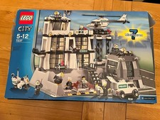 LEGO 7237 Police Station 2005