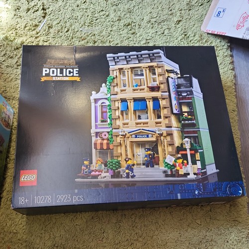 Lego police station 10278 - police,