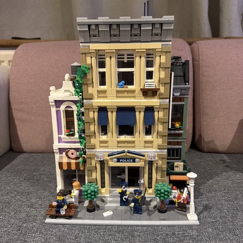 Lego icons police station - police,