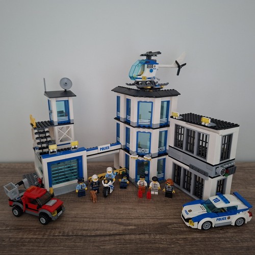 Lego city police station 60141 - city,