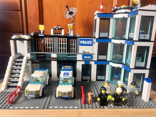 Lego city police station set - lego,