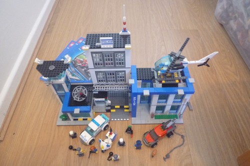 Lego city police station set - police,