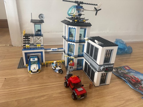 Lego city police station 60141 - lego,