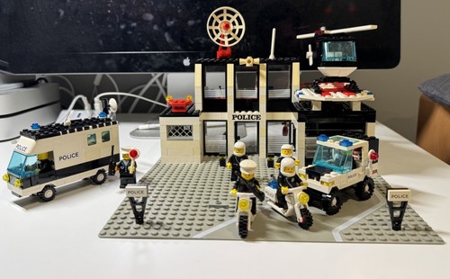 Lego police station van - lego,