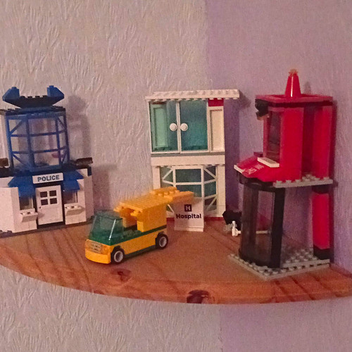 Lego police station hospital - &,