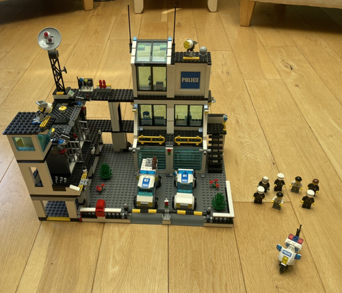 Lego city police station 7744 - police,